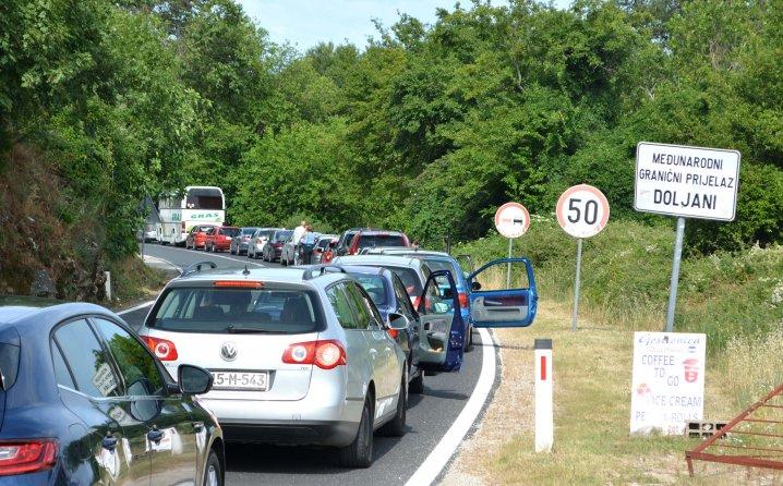 Za vikend se očekuje udarni val turista prema moru: Evo kako izbjeći višesatna čekanja na granicama