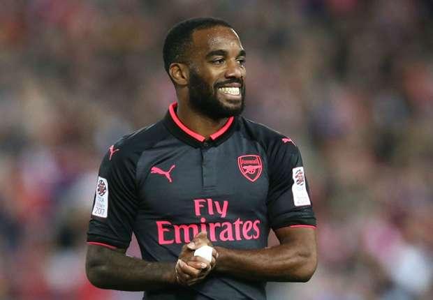 Lacazette traži navijača koji je tetovirao njegovo lice na guzici