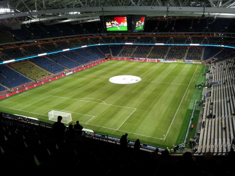 Opća tuča ispred stadiona u Stockholmu: 100 ultrasa navalilo na 40 Manijaka, ima povrijeđenih