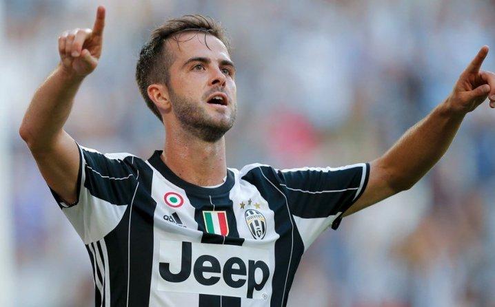 Miralem Pjanić se među novinarima pojavio kao maneken