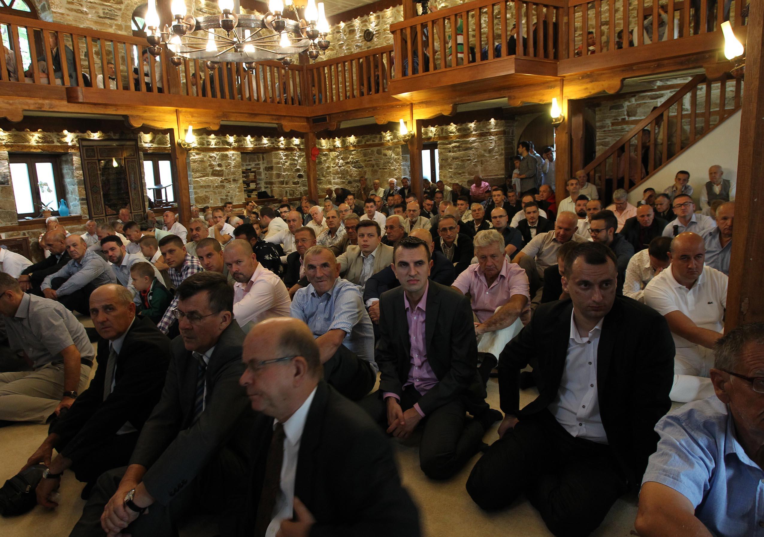 Zenica: Više od hiljadu vjernika klanjalo bajram-namaz