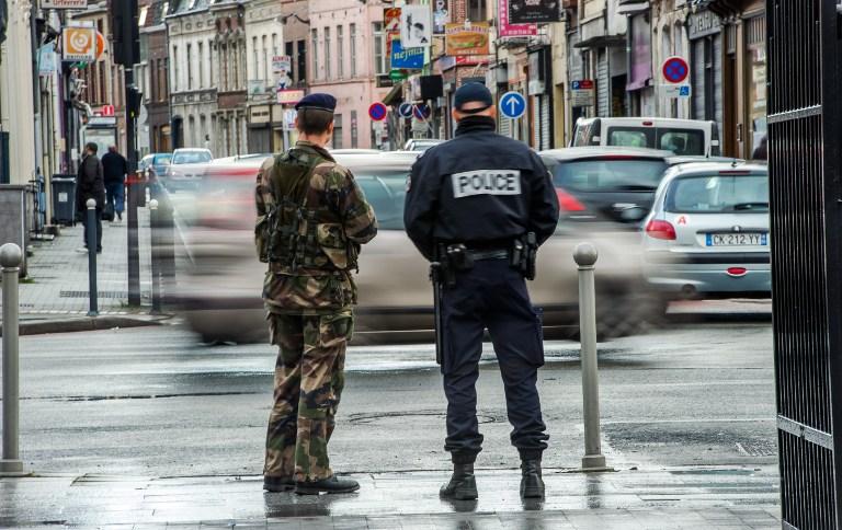 Francuska policija pronašla još eksploziva nakon pretresa u blizini Pariza