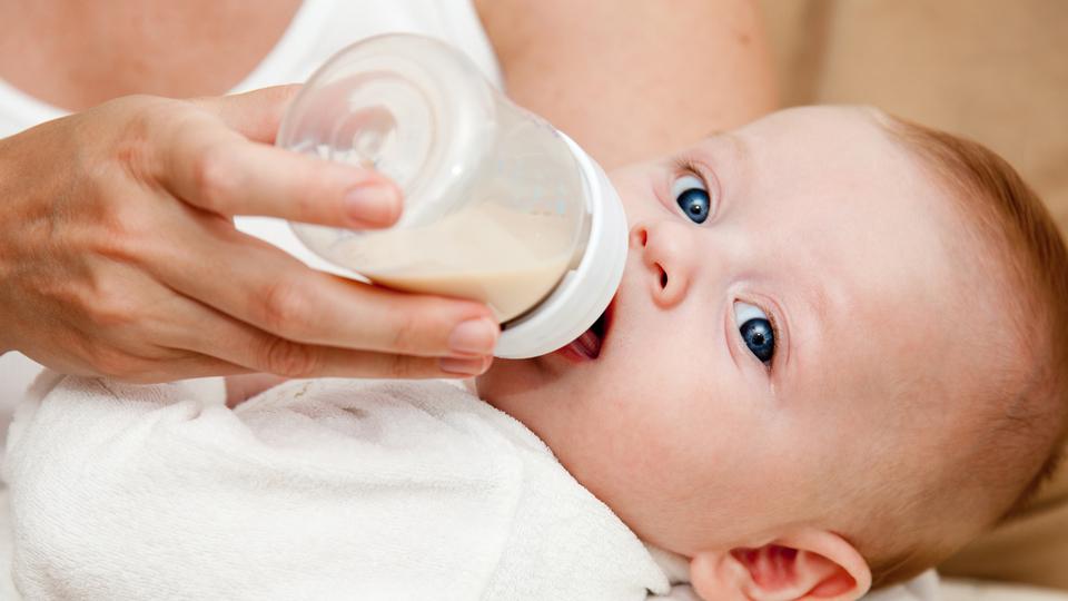 Zašto bebe ne smiju piti kravlje mlijeko