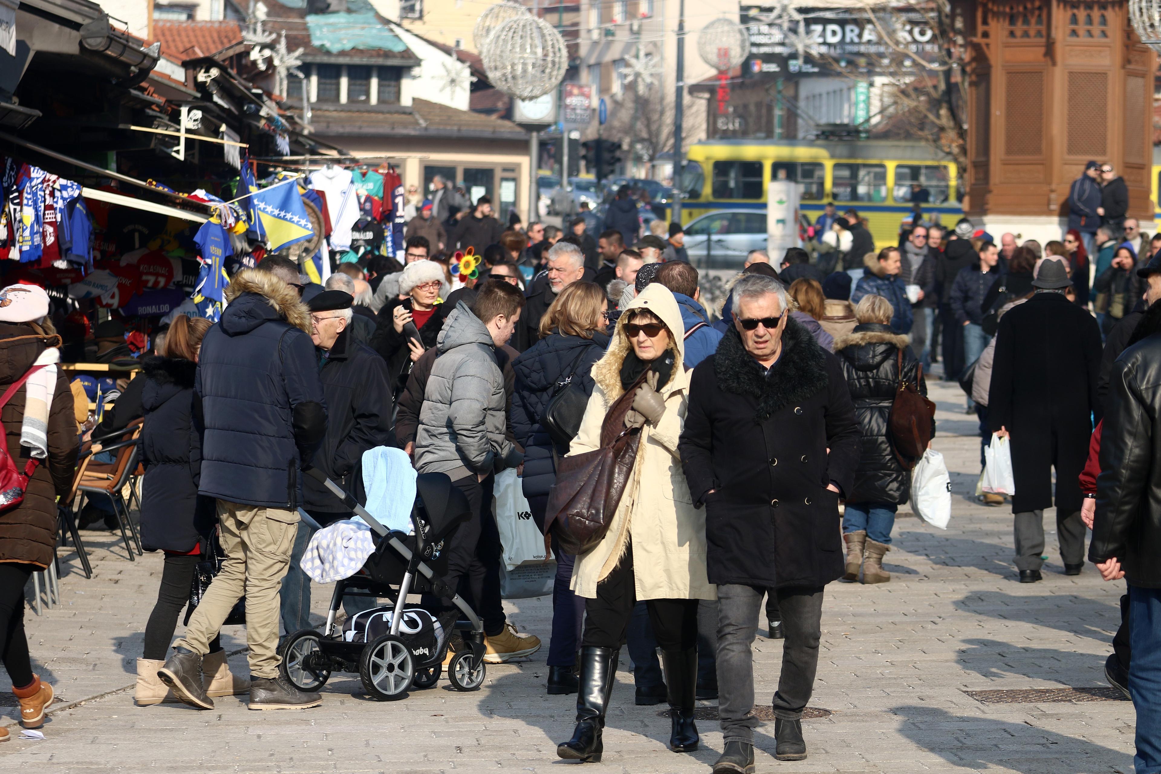 Brojni turisti na ulicama glavnog grada: Vlada prava praznična atmosfera - Avaz