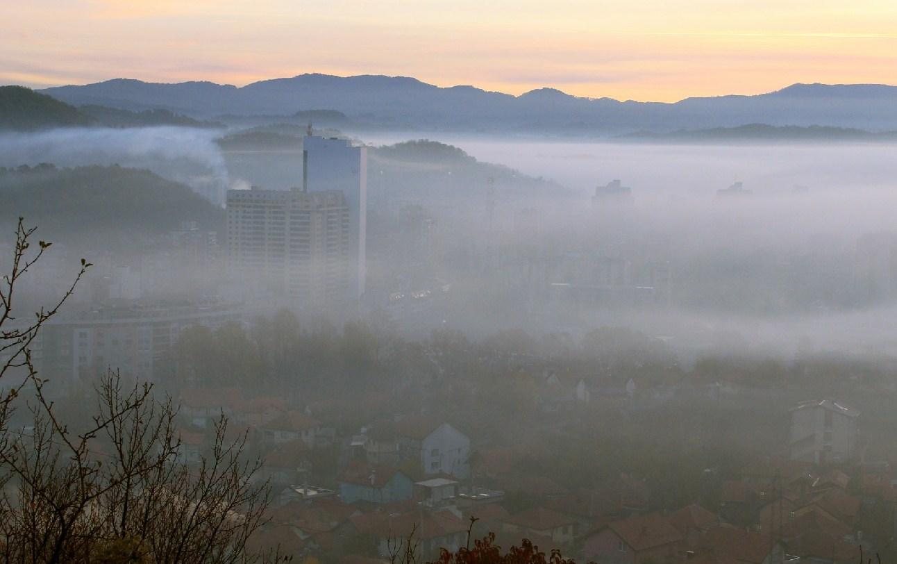 Zrak u pojedinim gradovima u BiH već u 9 sati ujutro nezdrav, u Tuzli i Lukavcu najkritičnije