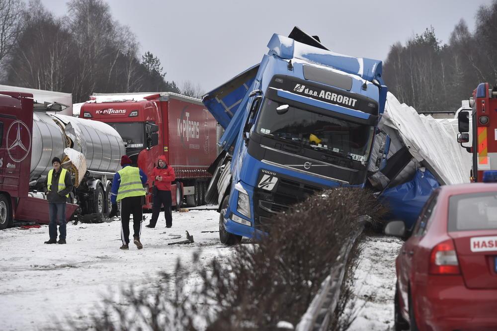 Snježna oluja paralizirala Češku: Stotine udesa, zatvoren glavni autoput