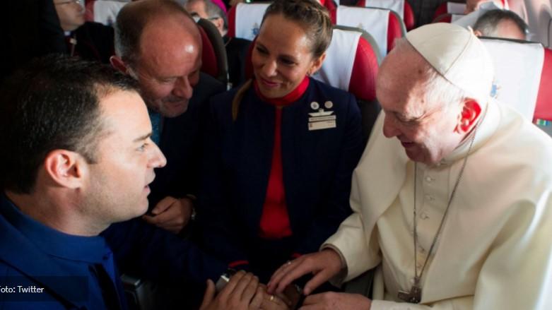 Franjo je prvi papa koji je vjenčao par u avionu