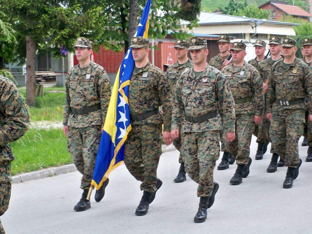 Kadeti OSBiH primorani nositi hrvatska i srbijanska obilježja