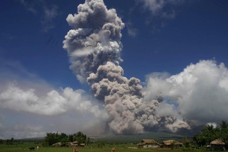 Filipini: Evakuirano 27.000 osoba zbog opasnosti od moguće erupcije vulkana Majon