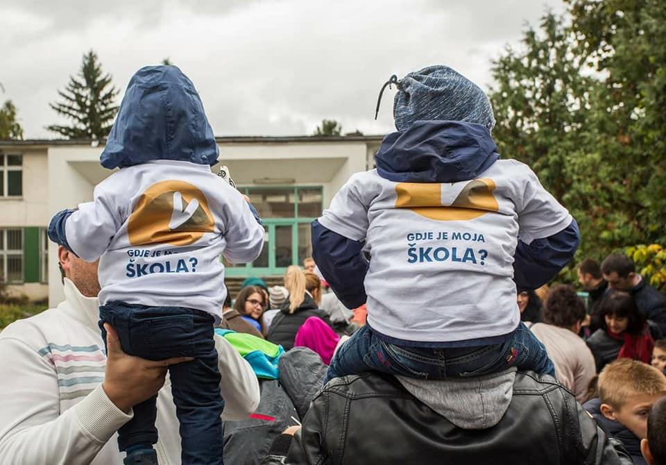 Roditelji ponovo protestirali pred zgradom Vlade KS: Djeca s poteškoćama u razvoju u vrtić će krenuti do 1. marta