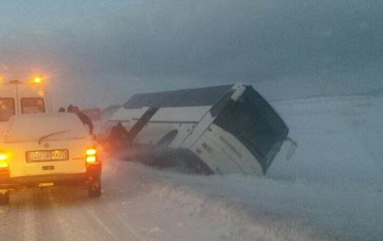 Nevrijeme u Crnoj Gori: Na putu Šavnik - Žabljak autobus sletio s ceste