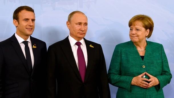 Putin, Angela Merkel i Makron "na vezi", tema - Sirija