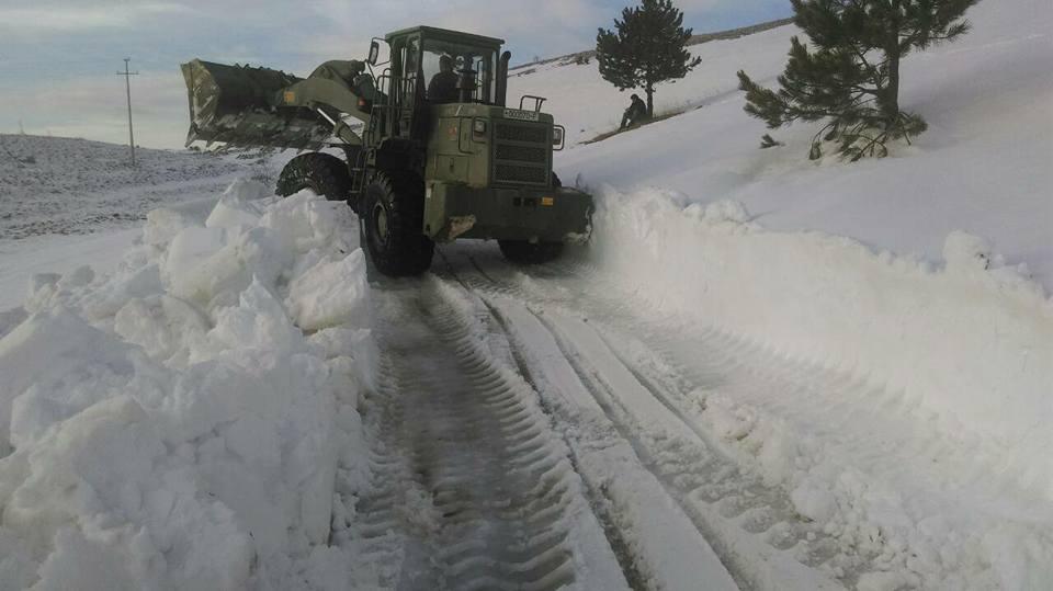 Oružane snage BiH angažirane na čišćenju snijega