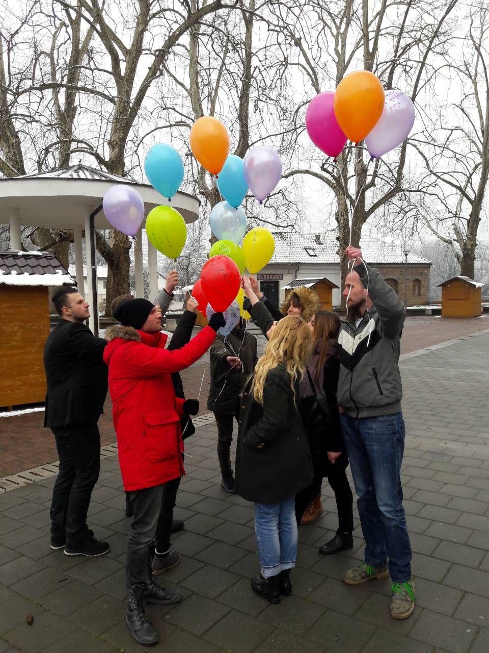 Baloni s porukama mira poletjeli iznad Kotor-Varoši