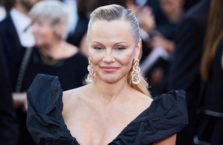 Pamela Anderson oduševila izgledom u šestoj deceniji