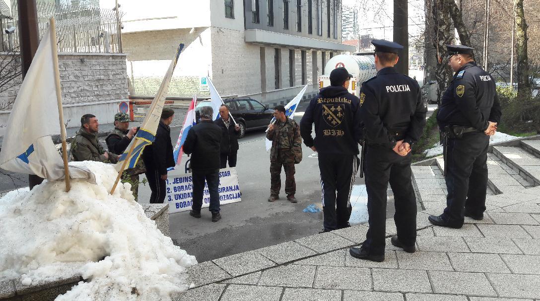 Dvadesetak boraca ispred zgrade Federalnog parlamenta traži zakazivanje sjednice