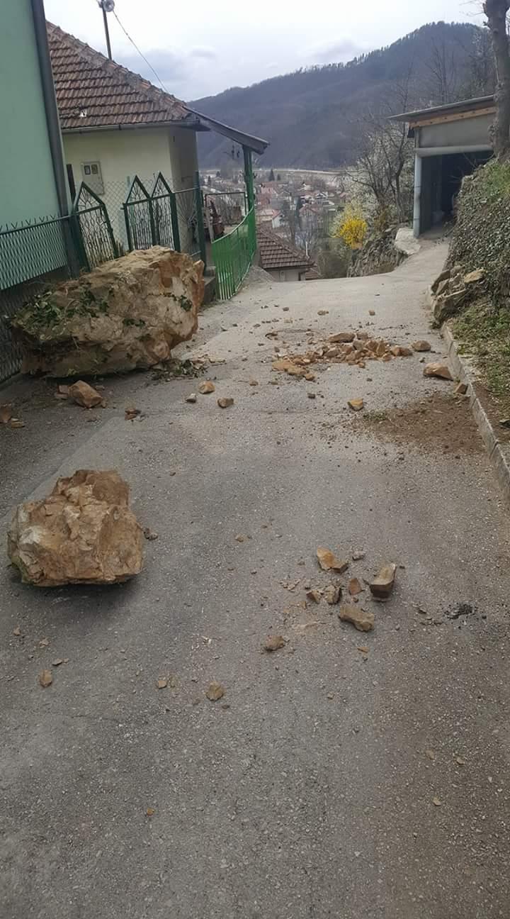 Mještani Maglaja strahuju da će gromada ubiti nekoga