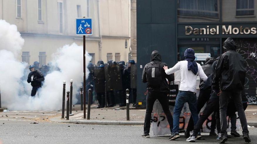 Protesti u Parizu prerasli u nerede