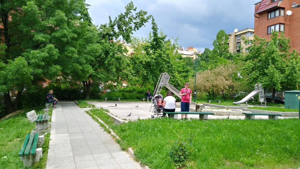 Dječije igralište u blizini mjesta izlijevanja fekalija - Avaz