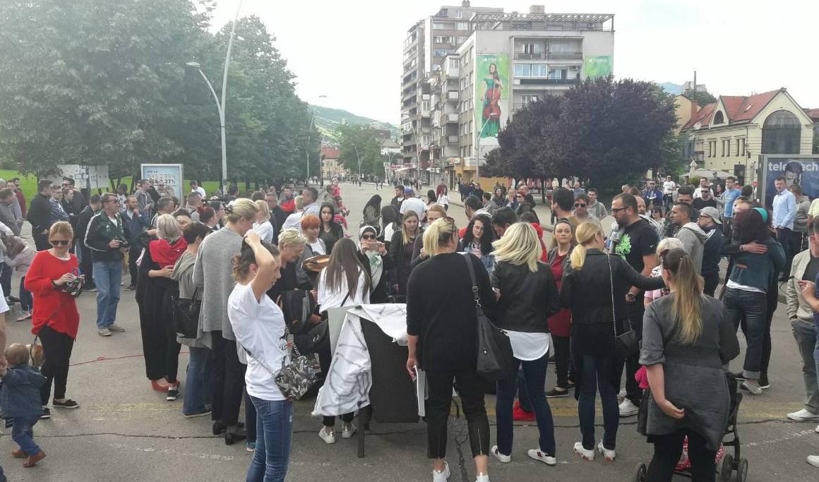 Defile ulicama grada: Oko 500 Zeničana učestvovalo u šetnji za Davida