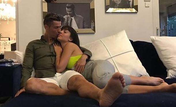 Ronaldo objavio fotografiju s djevojkom, mnogima zasmetao detalj na zidu