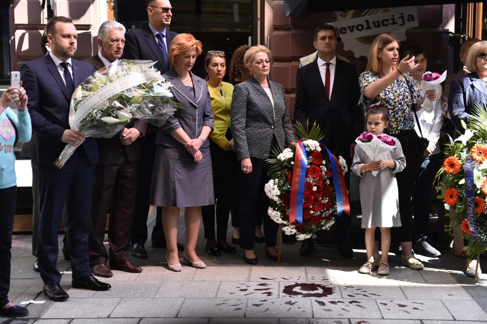 Poginuli čekajući u redu za hljeb: Obilježena 26. godišnjica stradanja Sarajlija u Ferhadiji