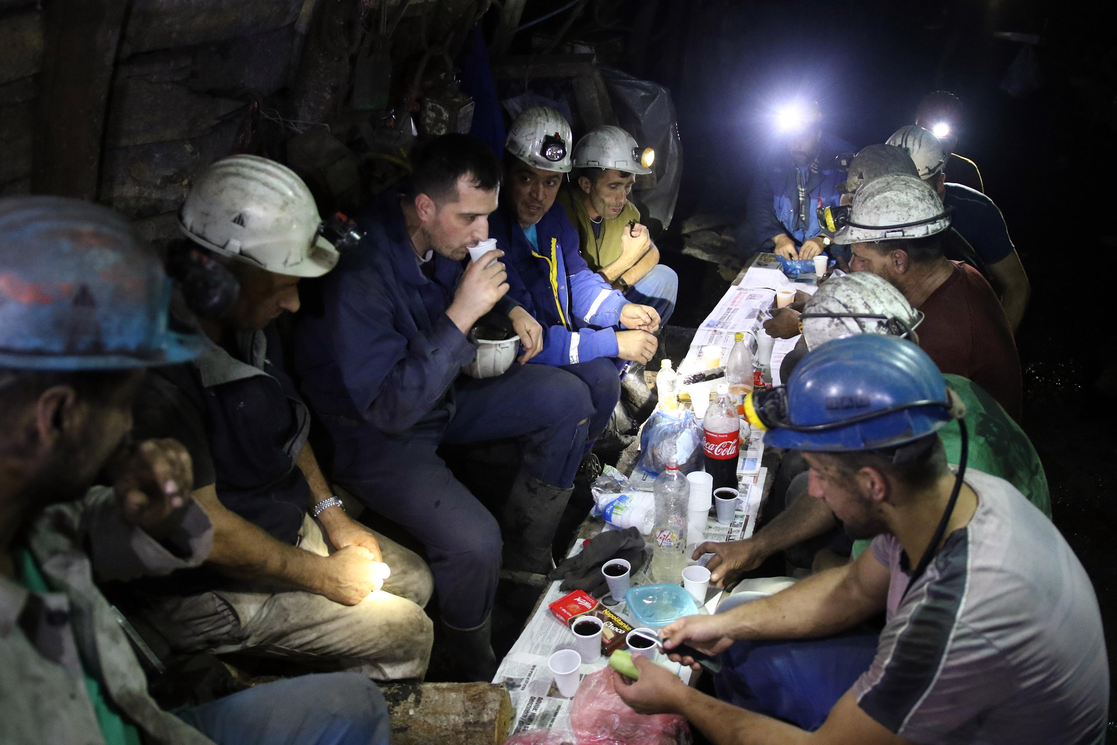 Iftar u utrobi zemlje: Posao je težak, ali post nam daje snagu