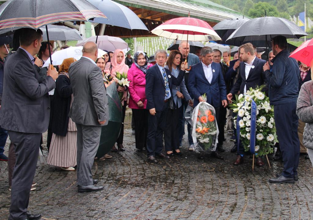 Škola u Srebrenici dobila obnovljeno igralište i računarsku opremu