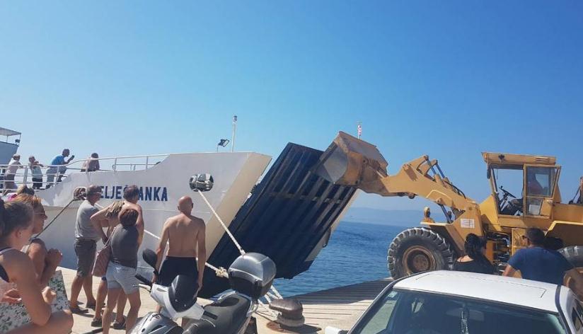 Nevjerovatne scene na Braču: Vozila bila zarobljena na trajektu