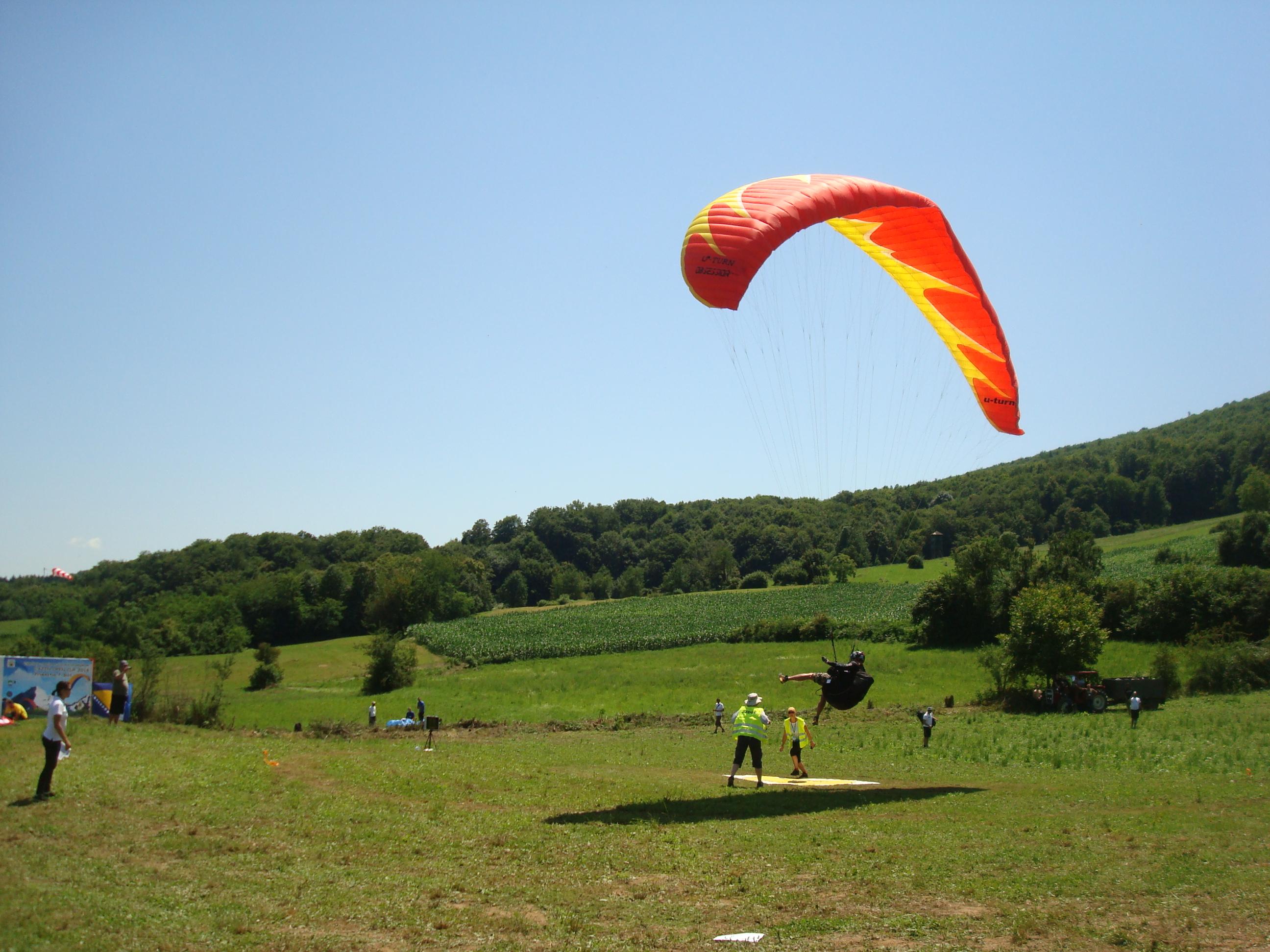 U Cazinu održano otvoreno Paraglajding takmičenje ''Gomilijada cup 2018''