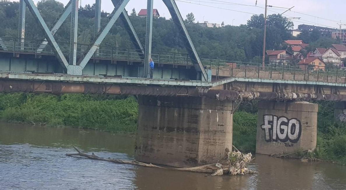 Okončana drama u Zenici: Izvedena akcija spašavanja starijeg čovjeka koji je prijetio samoubistvom