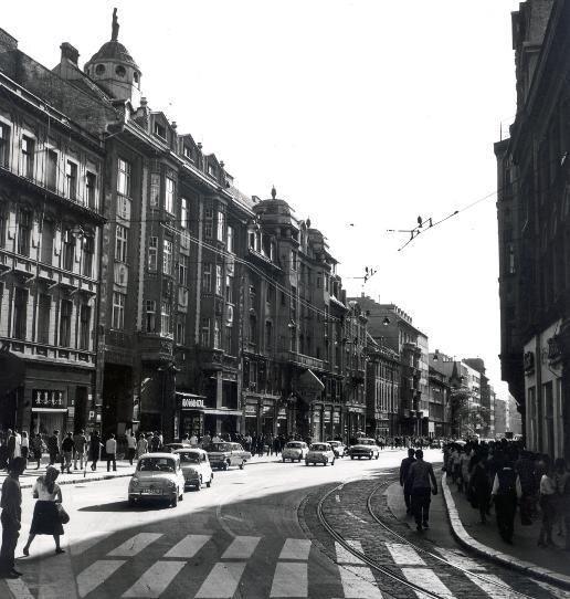 Kafići, „Parkuša“, korzo i Hipi klupa