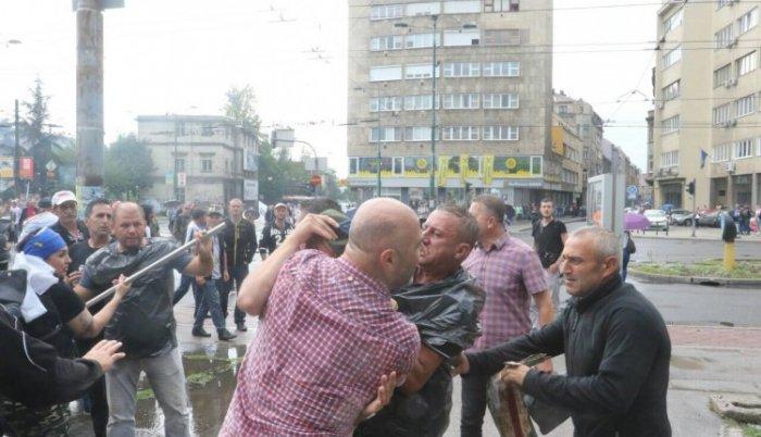 Vijeće za štampu BiH osudilo napad na novinare u Sarajevu