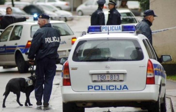 Nakon brojnih saobraćajnih prekršaja, izašao iz auta i bježao policiji