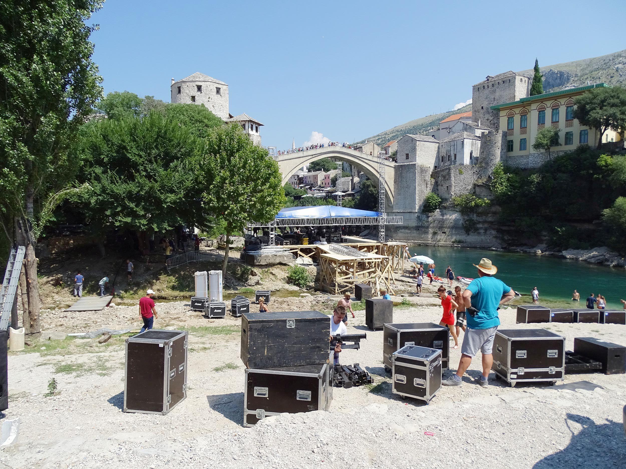 Jučer na platou ispod Starog mosta bilo radno - Avaz