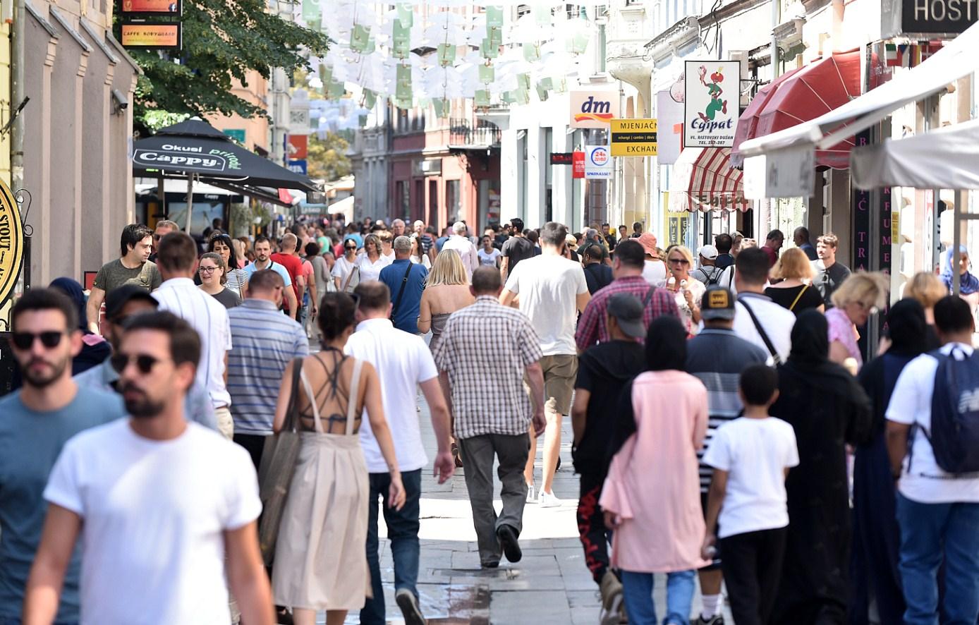 Dok su šetači preplavili Sarajevo, gužve na glavnim saobraćajnicama