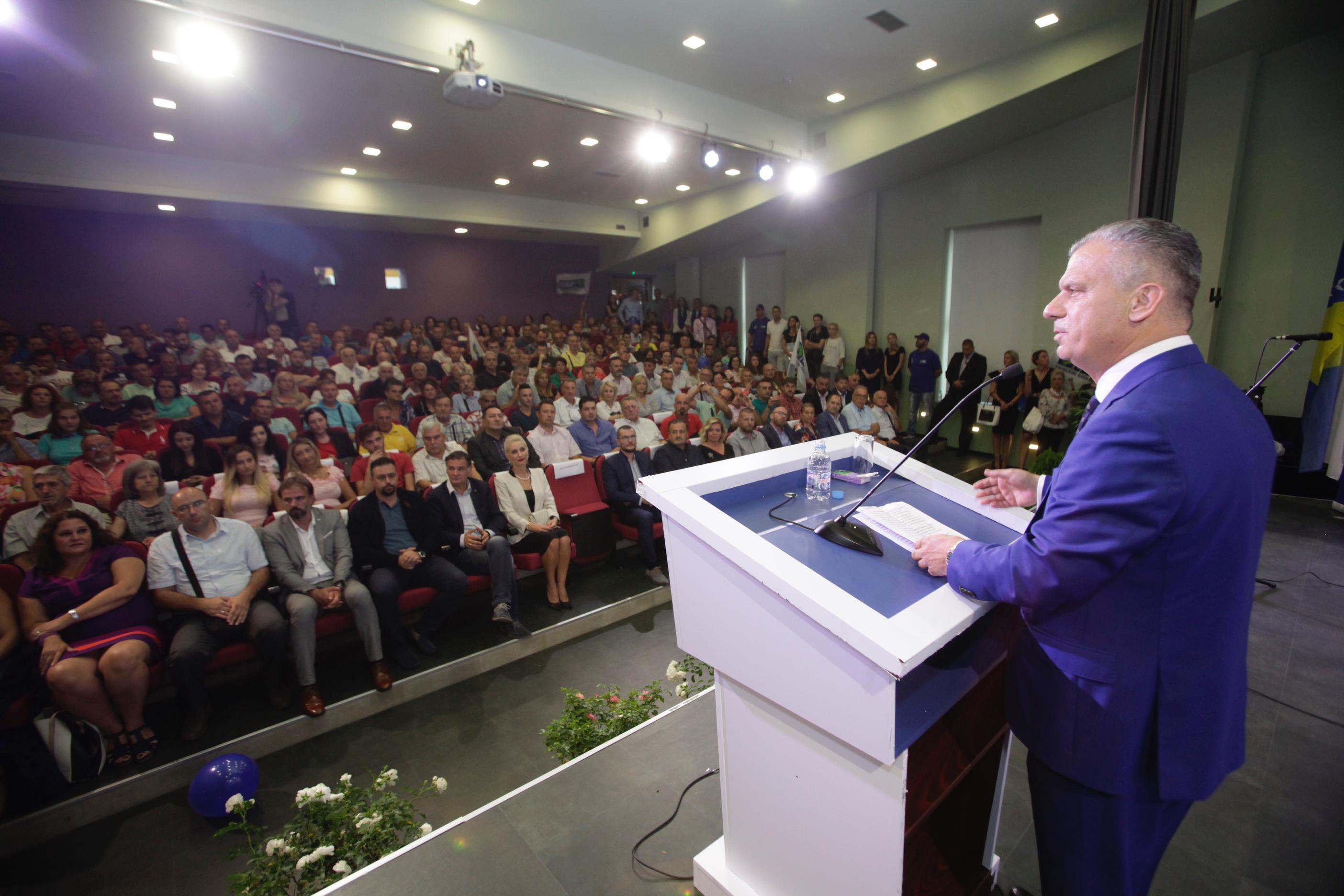 Zemlju ćemo povesti stabilnim evropskim putem!