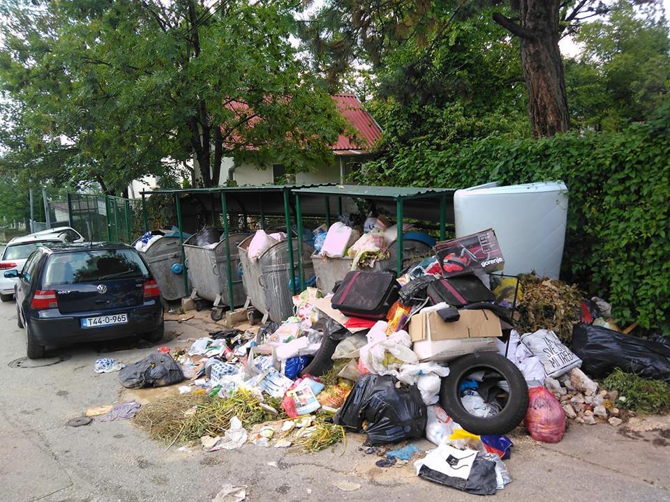 Hrpe smeća na Mahmutovcu