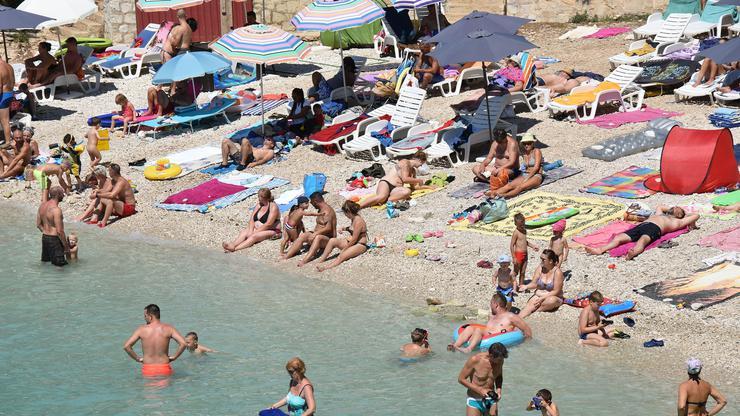 Prazne ležaljke: Crne prognoze za hrvatski turizam