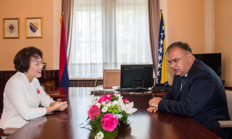 Mladen Ivanić se sastao s ambasadoricom Bo: Prijatelјska saradnja BiH i Kine