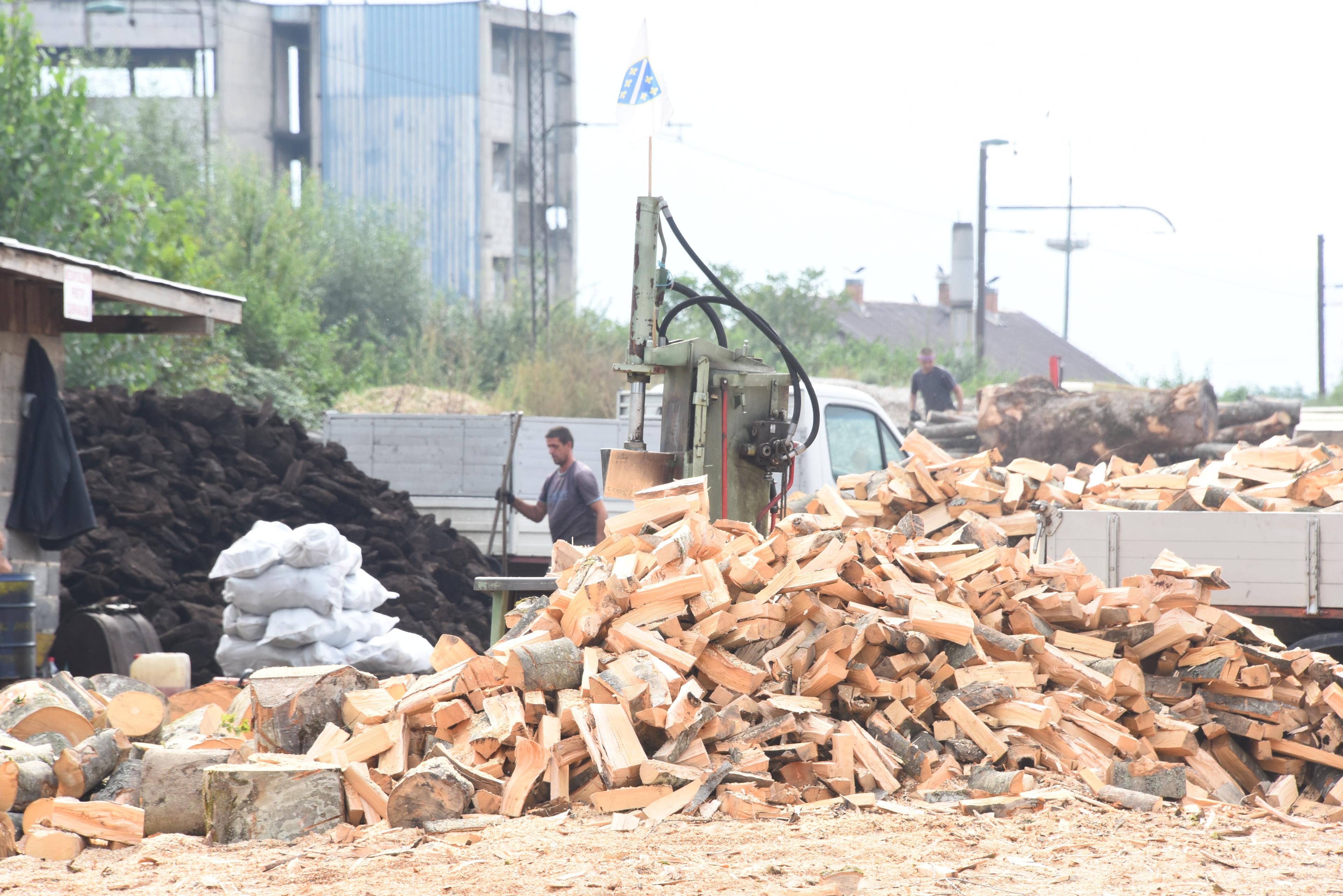 Mnogi kupuju uglavnom i po pet, osam i deset metara drva - Avaz