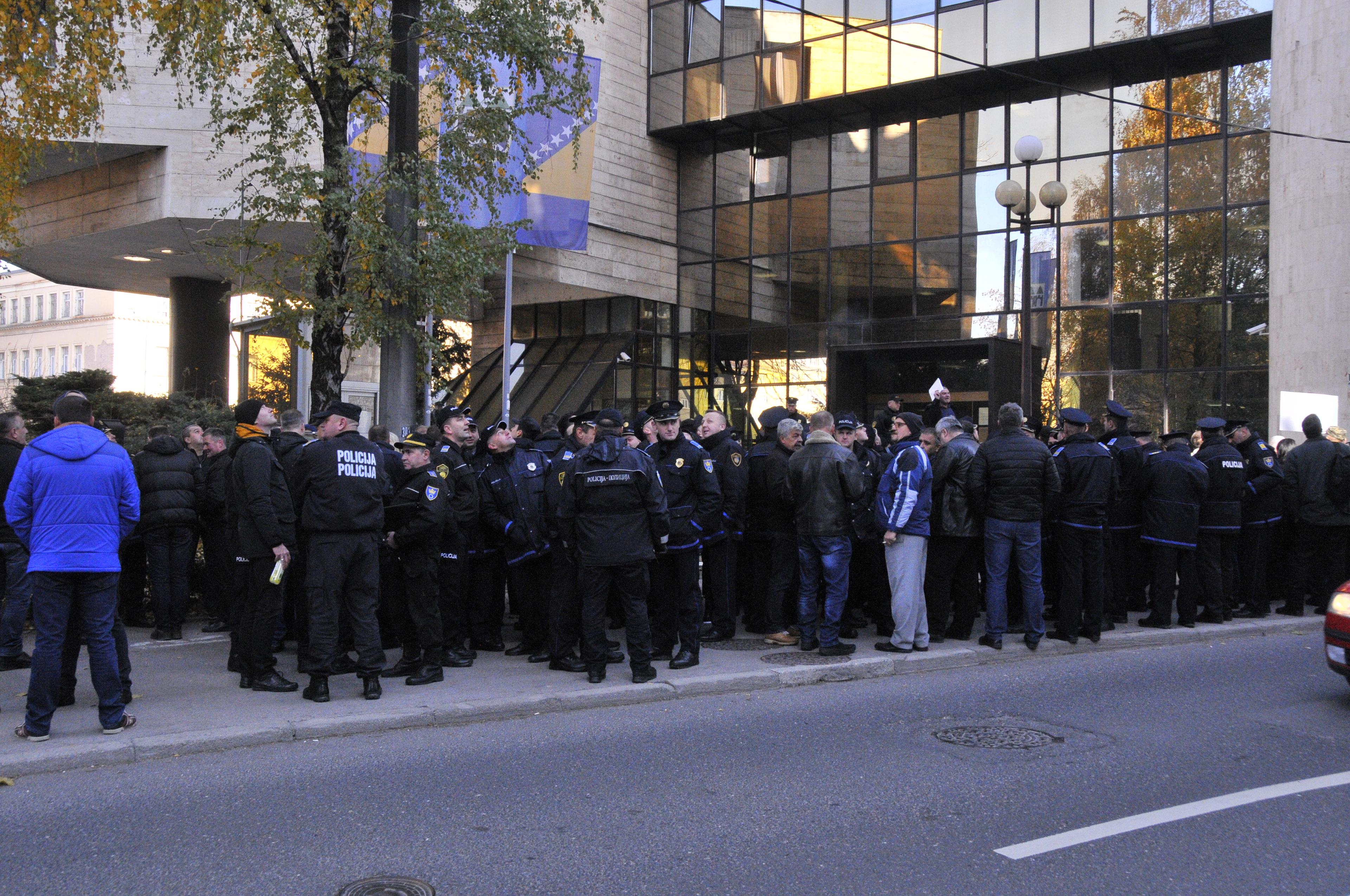 Umro bivši borac Ramo Bećirović, koji je uhapšen 5. septembra na protestima u Sarajevu