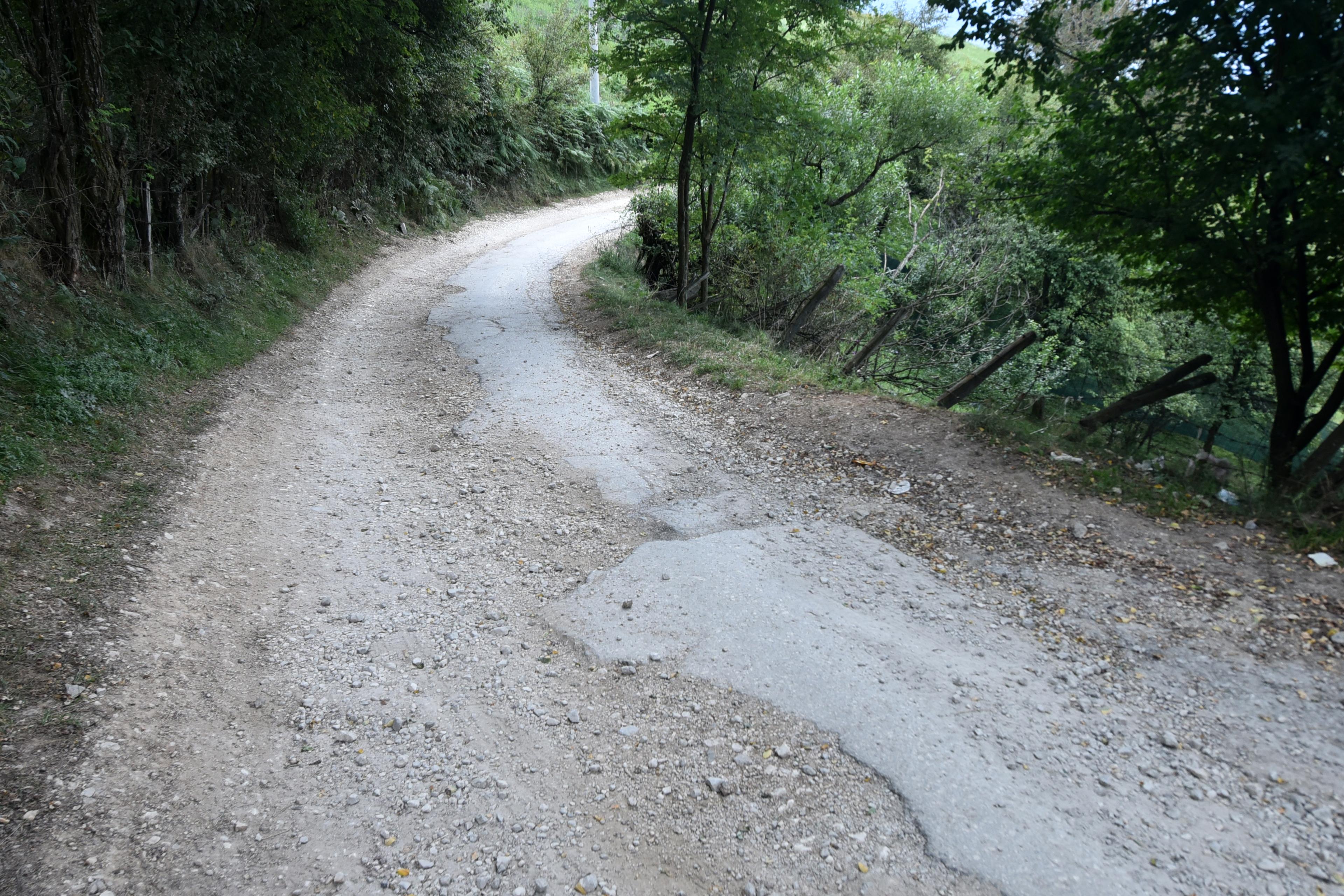 Putevi u katastrofalnom stanju - Avaz