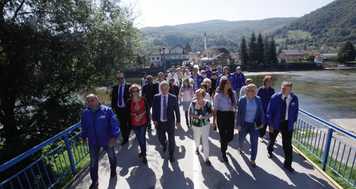 Radončić im obećao donaciju, Udruženje žena u Kulen-Vakufu zahvalilo na pomoći i Editi Đapo