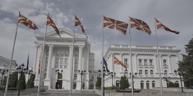 Sudbina Makedonije "visi" na devet glasova