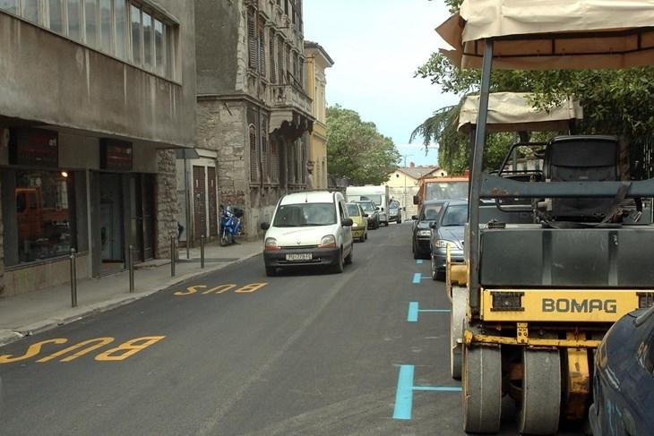 Žena izgubila ravnotežu i udarila u bočnu stranu autobusa koji ju je pregazio - Avaz