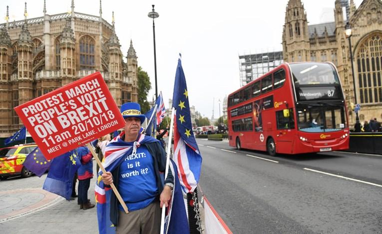 Džo Džonson pozvao na ostavku i druge ministre zbog Brexita