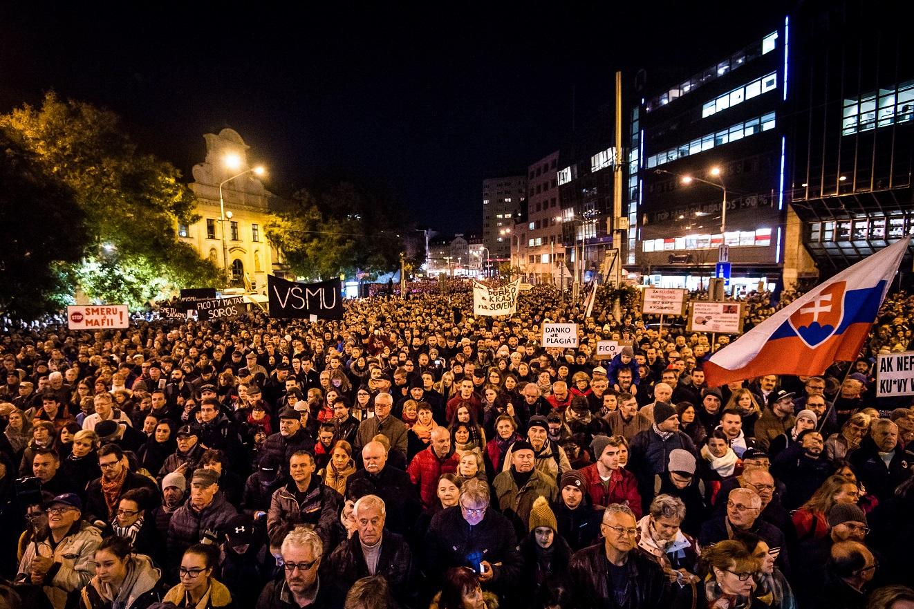 Hiljade ljudi je sudjelovalo na današnjim protestima - Avaz