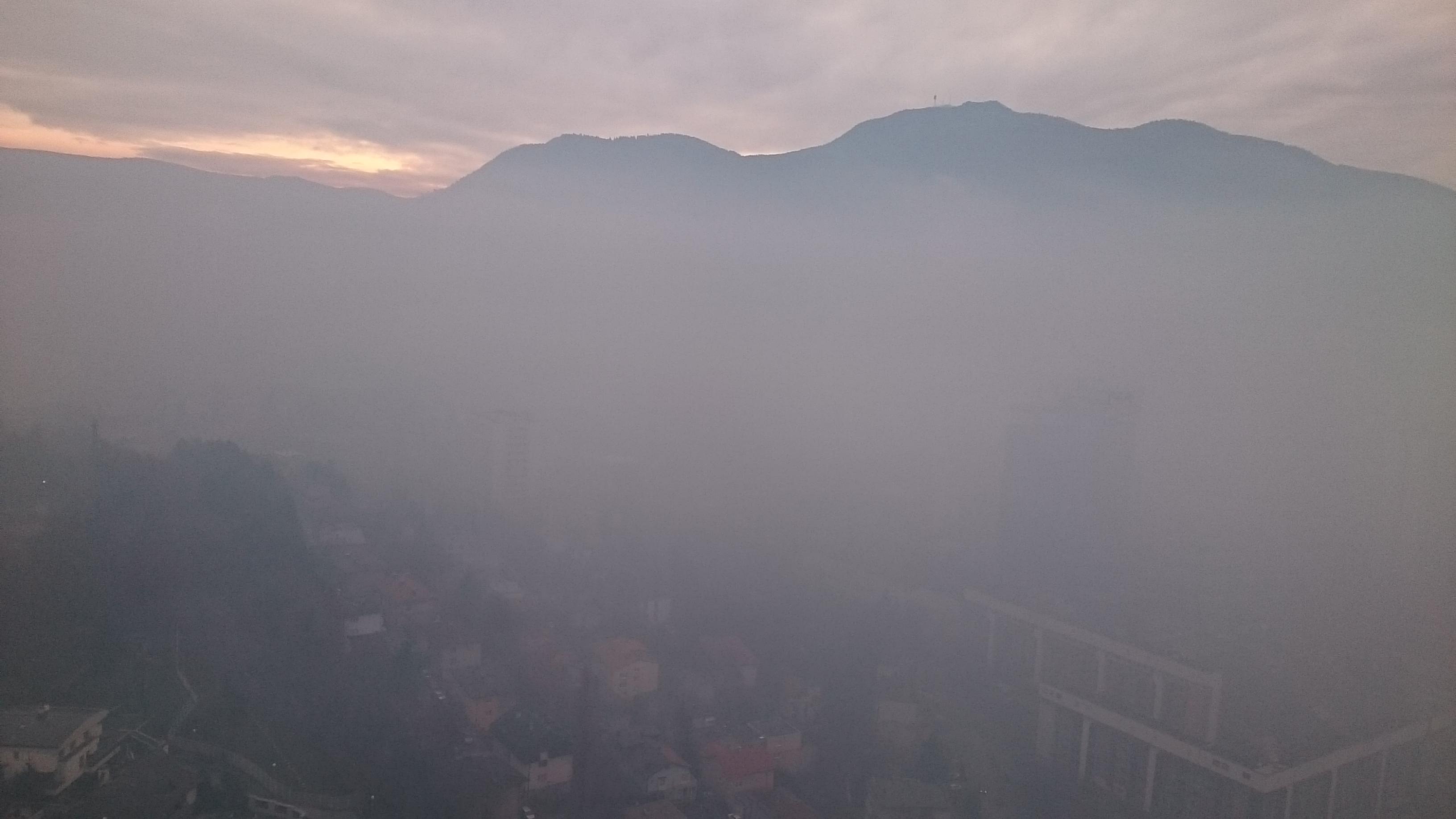 Glavni grad se već treći dan guši u smogu, u Sarajevu i jutros zabilježeno veliko zagađenje