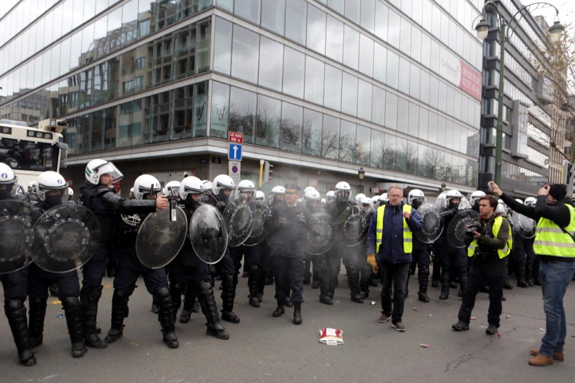 "Žuti prsluci" protestiraju i u Belgiji, uhapšeno 70 ljudi